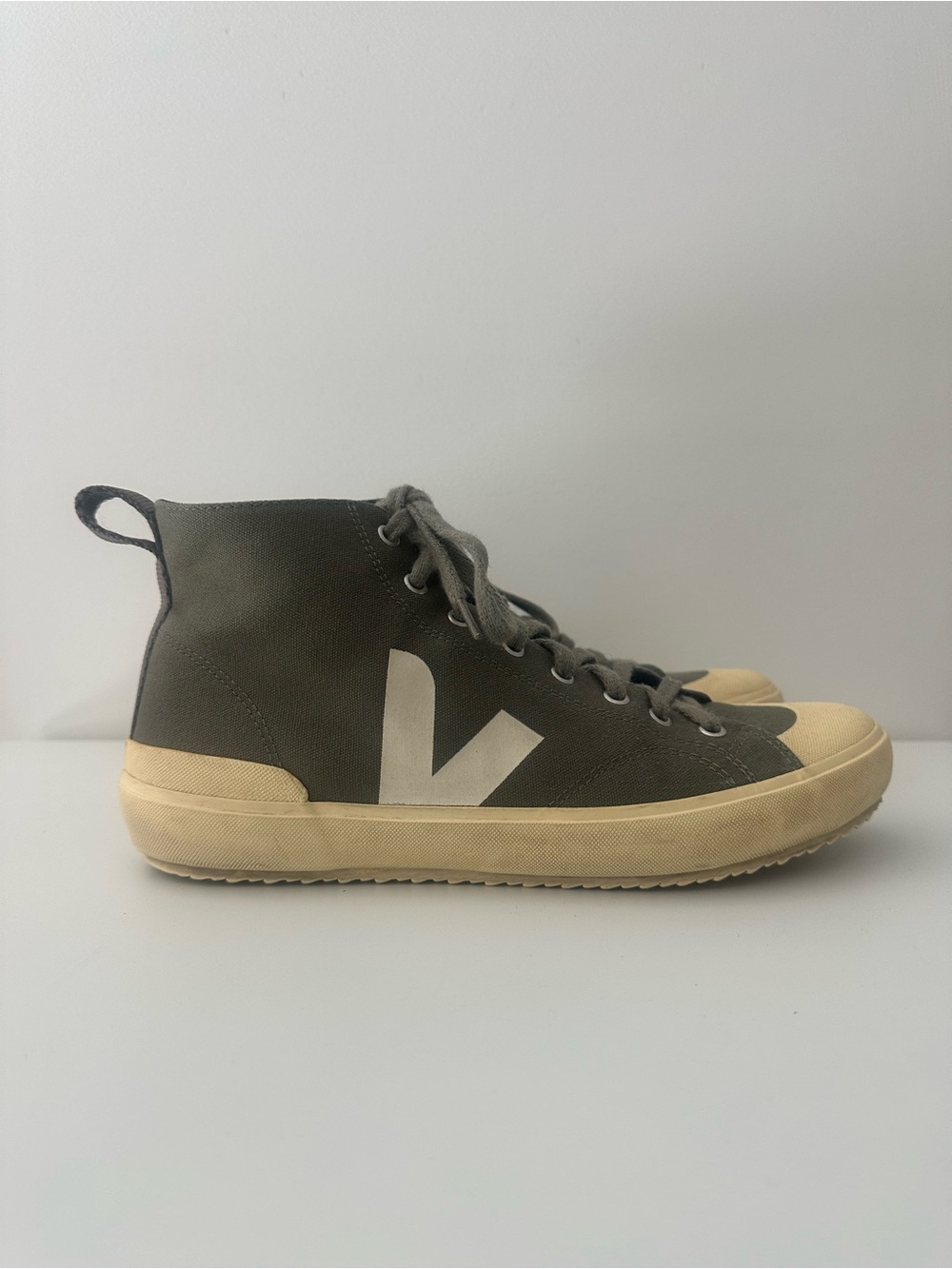 Veja High-Top Sneaker in Olive with Cream Sole size 43 (10)